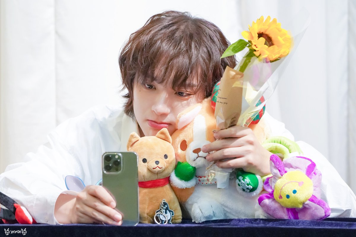 kjhyej's tweet photo. 221023 애플뮤직 목동

#김재현 #kimjaehyun #キムジェヒョン #NFlying #엔플라잉 https://t.co/4QqQZlrGdh