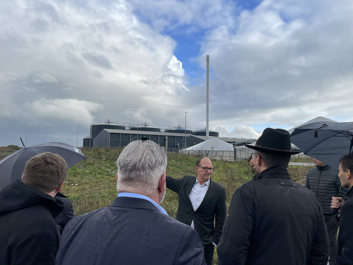 ZNekula's tweet photo. Inspirativní návštěva @GreenLabSkive . Jde o zelený, cirkulární energetický park, technologický park a národní výzkumné zařízení. Specializuje se na urychlování výzkumu a technologií ve velkém měřítku. Snaží se změnit způsob výroby, přeměny, skladování a využití zelené energie.⚡️ https://t.co/PQHwCcQPZ2