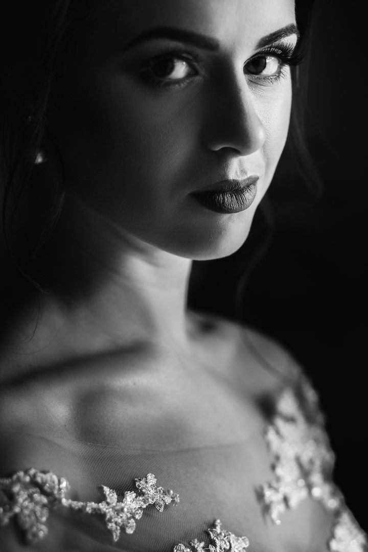 Her dark prince has disappeared.

And an unwanted wedding looms in her future.

Find out what happens today in House of Curses - AVAILABLE NOW! 💖

kalinde.com/books/house-of…