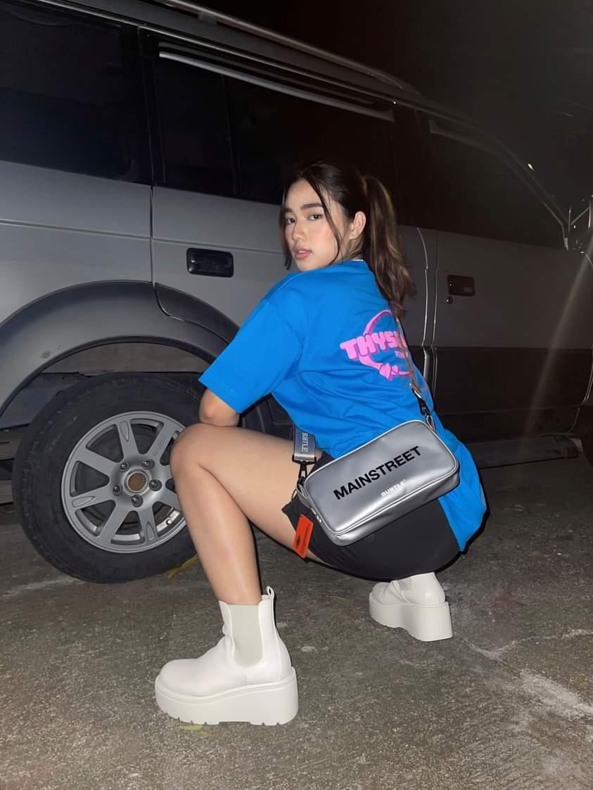 perhoodph's tweet photo. Confident and blue-tiful. 💙

@ra_rubiano wearing our "Thyselves" blue tee

Available on Lazada and Shopee.

#Thyselves https://t.co/KMWhjDr4ke