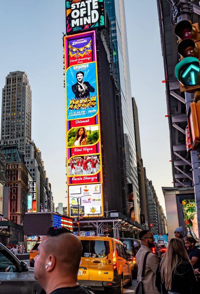 shiamakofficial's tweet photo. A true moment for feeling proud and extremely happy to see my #ShiamakUSA team to be featured at the TimesSquare billboards for their magnificent performance on the auspicious occasion of Diwali. Love you all and a very #HappyDiwali 🪔♥️✨
.
#ShiamakDavar #TimesSquareBillboards https://t.co/LFIZPUGdPD