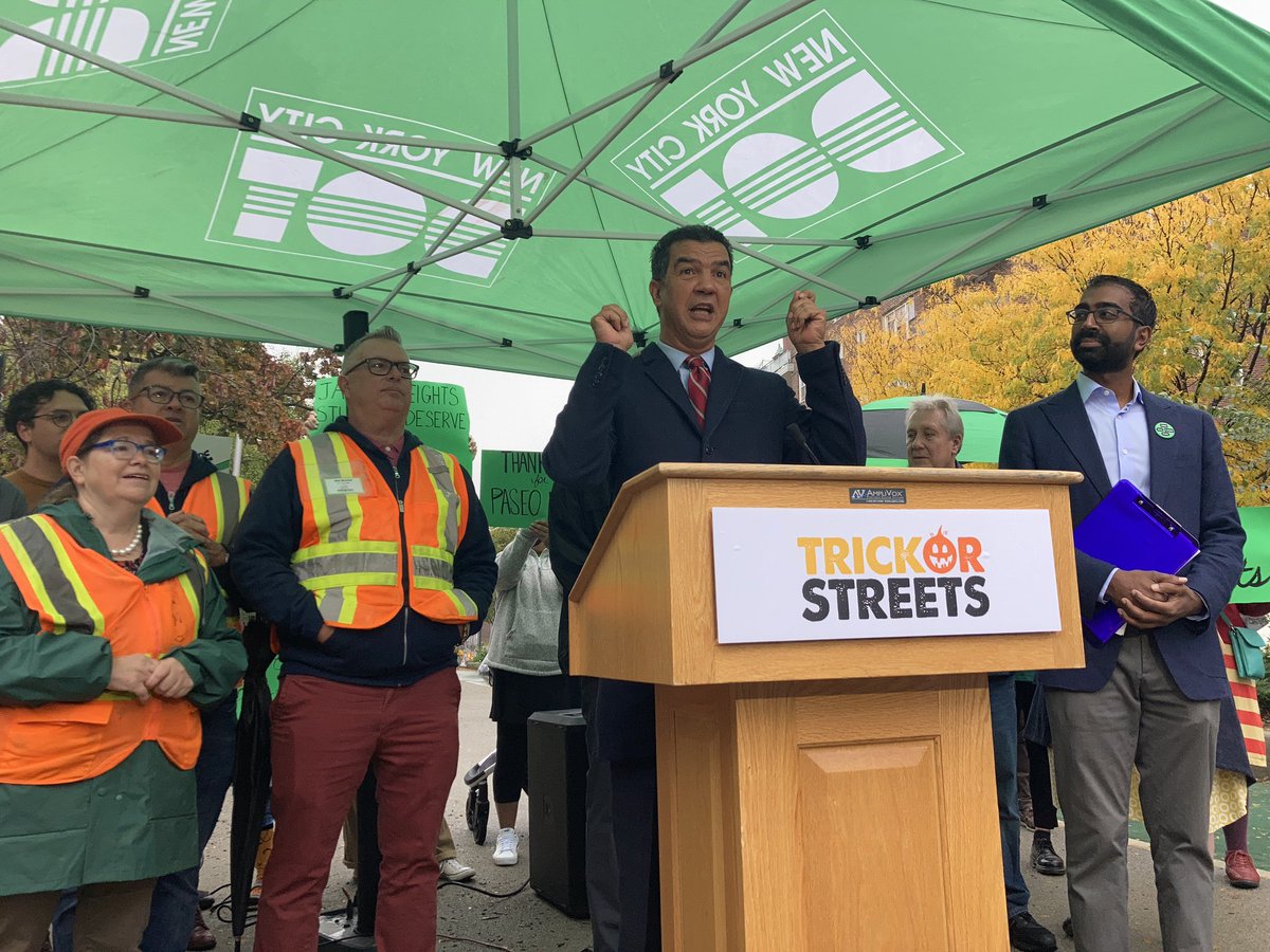 City officials getting absolutely berated here on 34th Avenue in Jackson Heights where <a href="/NYC_DOT/">NYC DOT</a> is announcing expansion of open streets for Halloween night