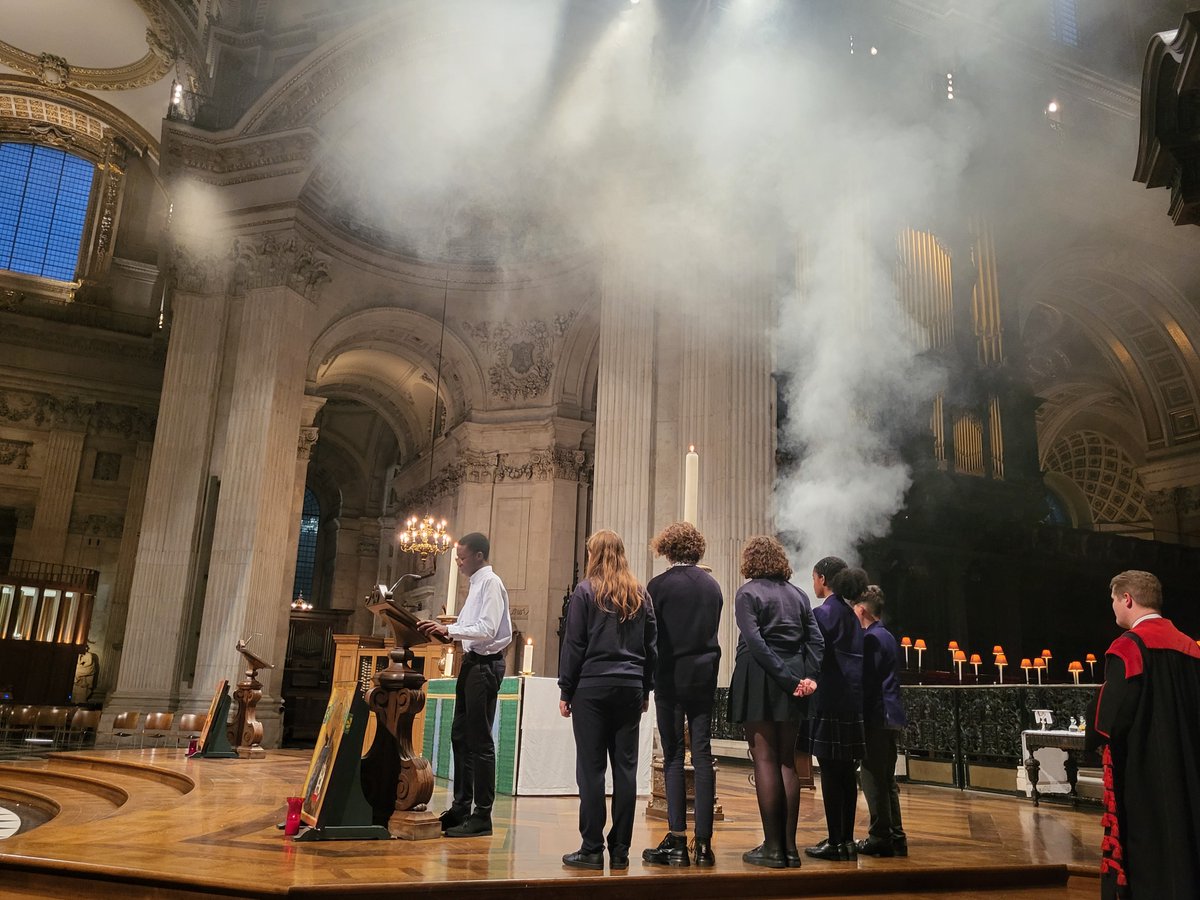 UrswickSchool's tweet image. Urswick Students led the prayers during Sunday Eucharist at St Paul’s Cathedral.  We prayed for students taking exams, NHS workers, the winter energy crisis and all recovering from COVID-19.