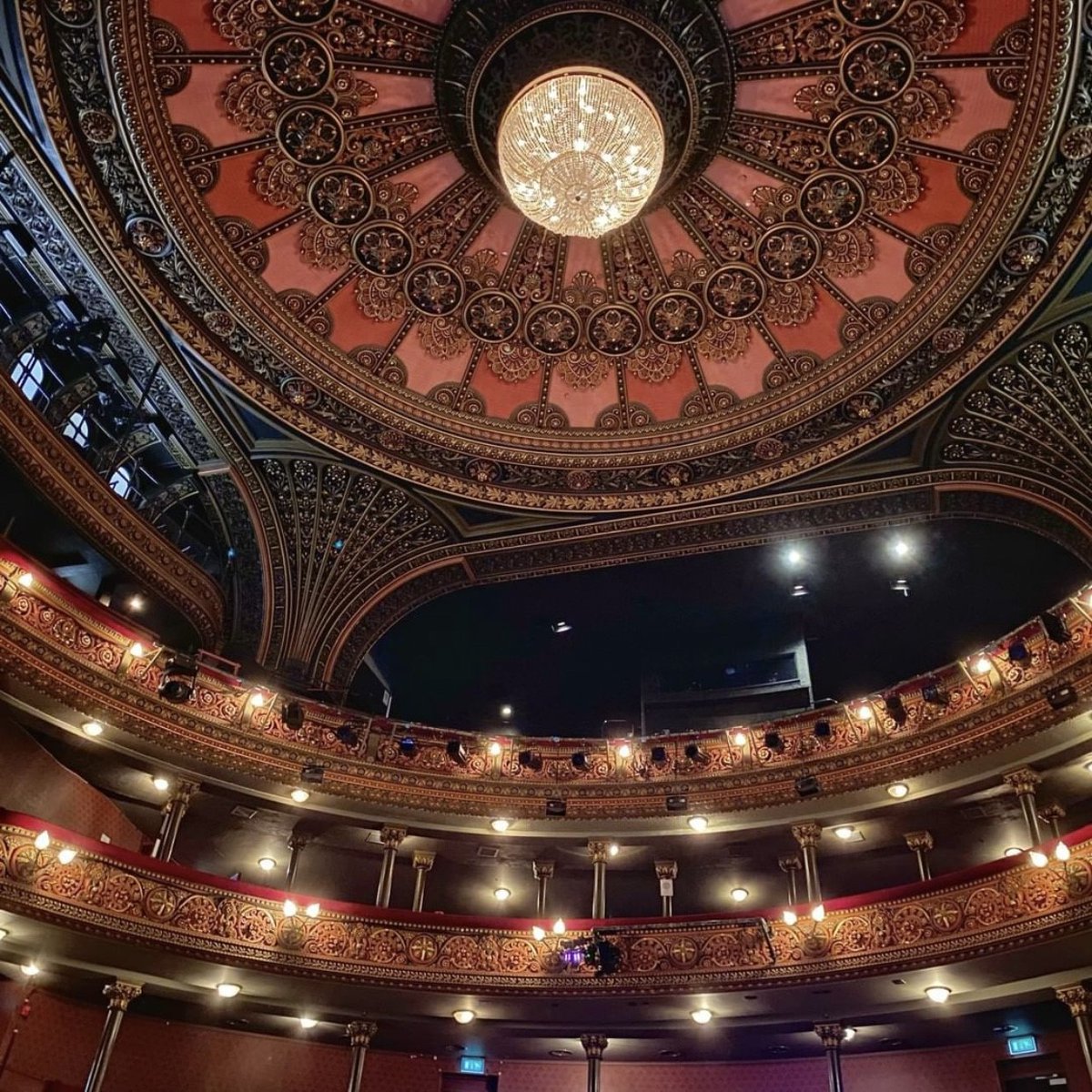 Today, we're hosting our third #dementia-friendly opera: #ONTraviata. It's also our first Relaxed Performance. We hope everyone has a fantastic time! There's: ✔️Reduced lighting ✔️House lights on low throughout ✔️Quiet spaces available ✔️Extra signage and staff ...and more.