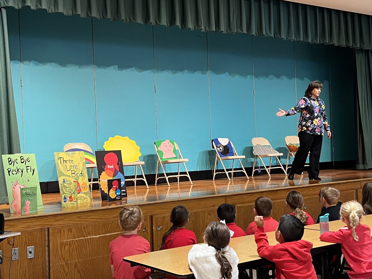 LincolnAveElem's tweet photo. Kicking off Red Ribbon Week with author Lysa Mullady. https://t.co/APLrT0sMu6