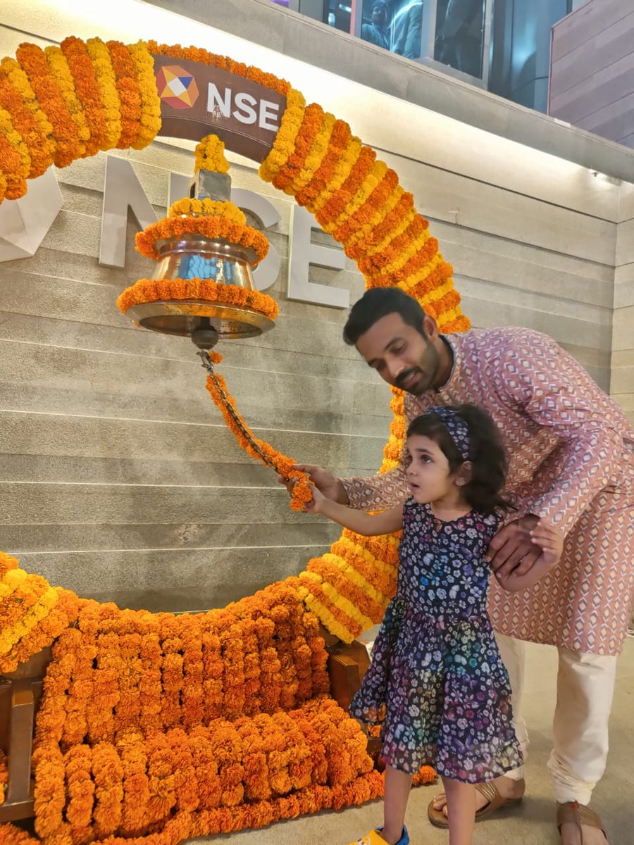 Diwali Muhurat bell ringing - was done by Indian cricket stars Shri @ajinkyarahane88 along with his daughter and shri @pravin_amre & @ashishchauhan MD and CEO, NSE at 6:15 pm today. #MuhuratTrading2022