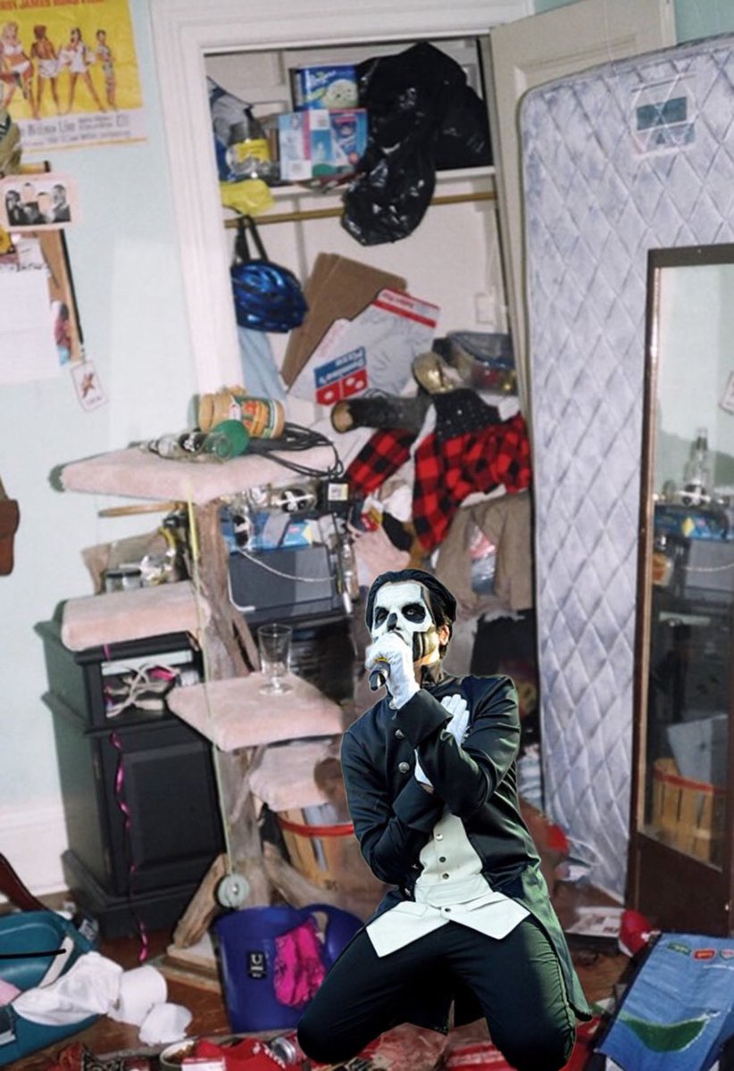 So we know that Copia’s room is very much ‘my first dorm’ and Secondo has a hideous, old lady bedroom. I think Primo would have a ‘too many houseplants for the space’ room. Terzo would absolutely have a ‘damn bitch you live like this?’ room