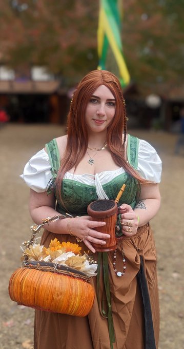 Had fun at the Ren Faire this weekend ☺️ https://t.co/16f9KTI1lh<a href="/tag/spacebooty"class="tags"><span>#spacebooty</span></a>