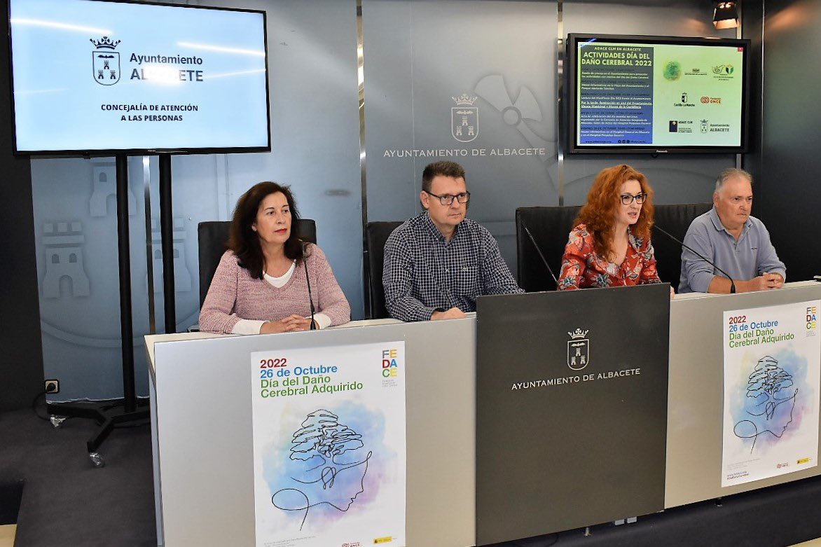 AytoAlbacete's tweet photo. 📣Día del Daño Cerebral Sobrevenido🧠 

👉@vitoria_juani ha presentado, junto a #Adece, las actividades programadas en #Albacete
 
💬👉La concejala destaca el compromiso del Ayto por hacer de Albacete “la ciudad de la #accesibilidaduniversal” https://t.co/40Wx5ghemi