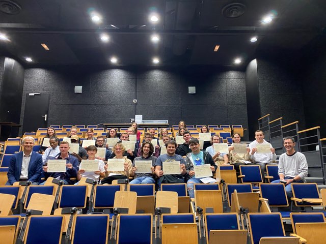 LyceeDouanier's tweet photo. Traditionnelle cérémonie de remise des diplômes du bac et du BTS le samedi 22 octobre. Félicitations aux lauréats. https://t.co/WwBkAlPSLY