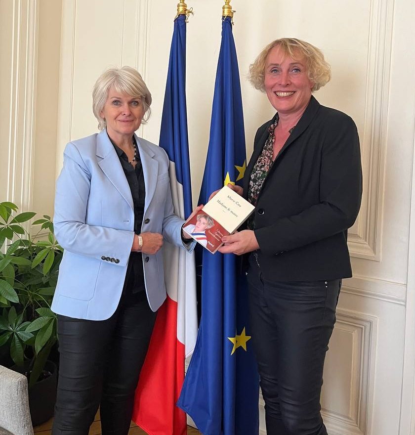 RomeIsabelle's tweet photo. 🏳️‍⚧️ | « Les droits des personnes trans sont des droits humains. »

Rencontre riche en émotion avec Marie Cau, une femme et une maire engagée.

Nous devons bâtir une société ➕ fraternelle, où chaque personne est respectée par-delà son identité de genre ou son orientation sexuelle. https://t.co/0LJrjGQ4CV