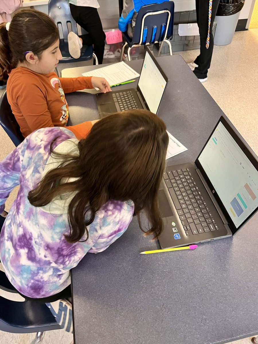 RWPrincipal's tweet photo. Marketing our prototypes like #sharktank using collaborative Google slides #yes2tps https://t.co/Cj7HLxCNPu