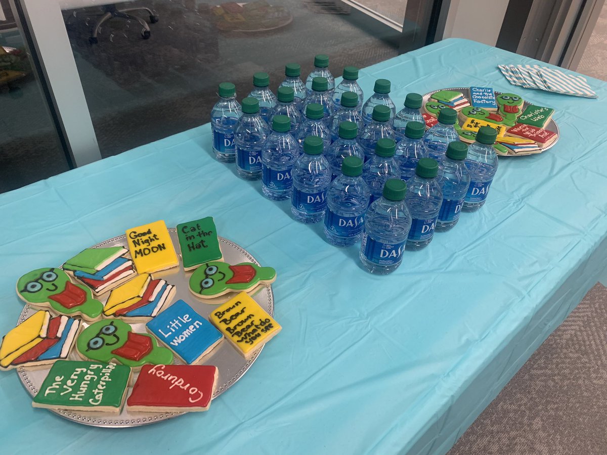 Today’s the BIG day! Our Mason students can’t wait to find out what is behind the black paper. Is it a tiger in a cage, a dunk tank, a machine for school supplies? Only time will tell! @MAEPrincipal <a href="/Ashley_Imming/">Ashley Imming (Andrews)</a> <a href="/LSR7/">Lee's Summit R-7 Schools</a> @GlobalVending