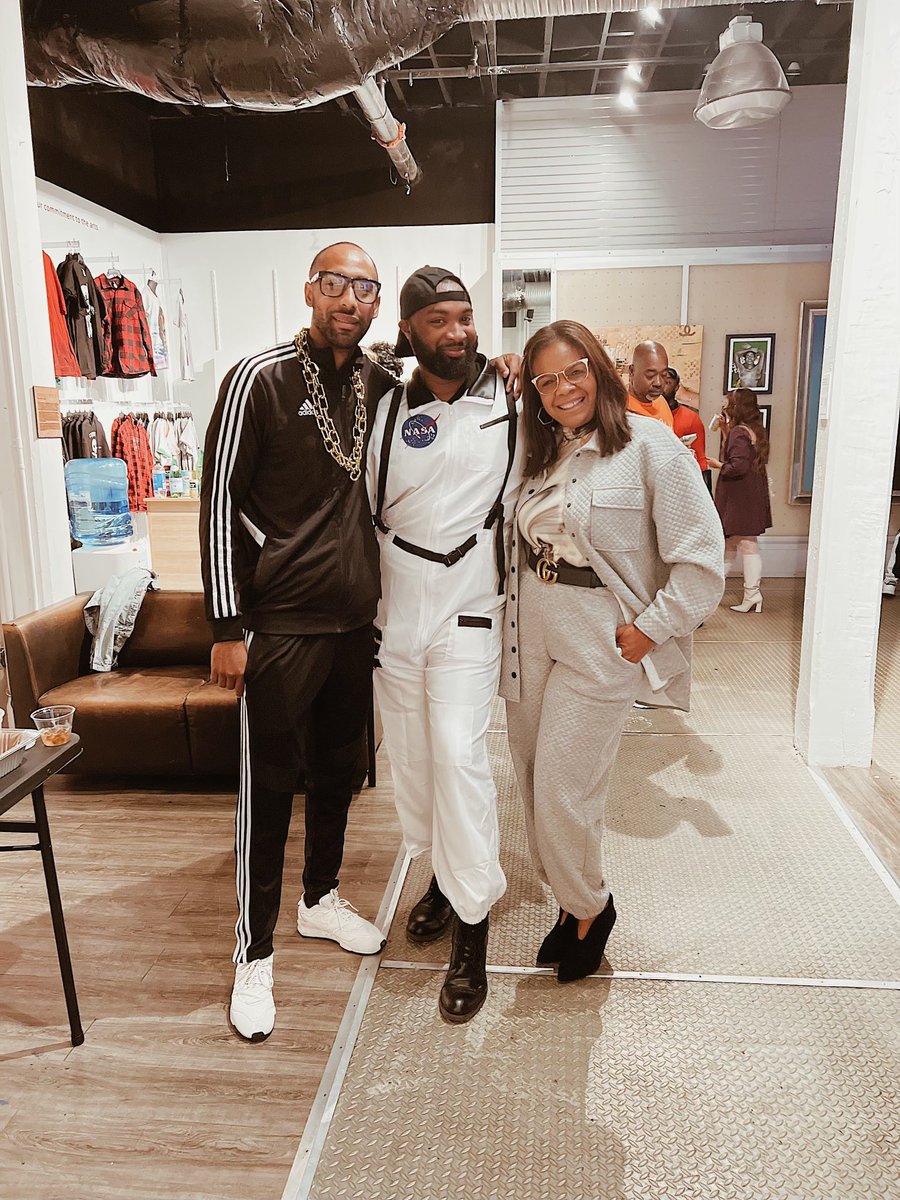 Coachk1119's tweet photo. Legendz Halloween bash was a hit! Even had some special guests @MilagrosMontout ! Bringing that 4th Quarter energy!! @SoutheastStates @PreciousMarvina https://t.co/nehNxesZRb