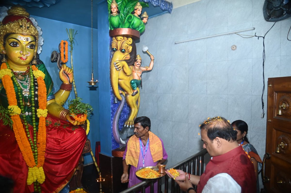 himantabiswa's tweet photo. Happy to celebrate Diwali with spirited residents of Harijan Colony, Fatasil Ambari. Also had the honour to unveil a statue of Shri Sai Baba.

Prayed for well-being of everyone as I along with Nandil visited Sitola Mandir, Sai Baba Mandir, Manasa Mandir, Gurudwara &amp;Namghar there. https://t.co/elN2HSo4gL