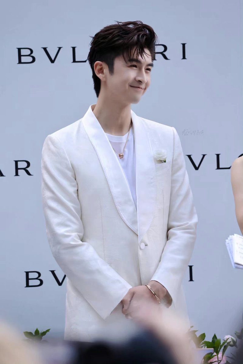 yunnlong's tweet photo. The next time he wears white it’s for our wedding /j 🫶🏻

#ZhangYunLong #张云龙 https://t.co/hVAhOEttQs