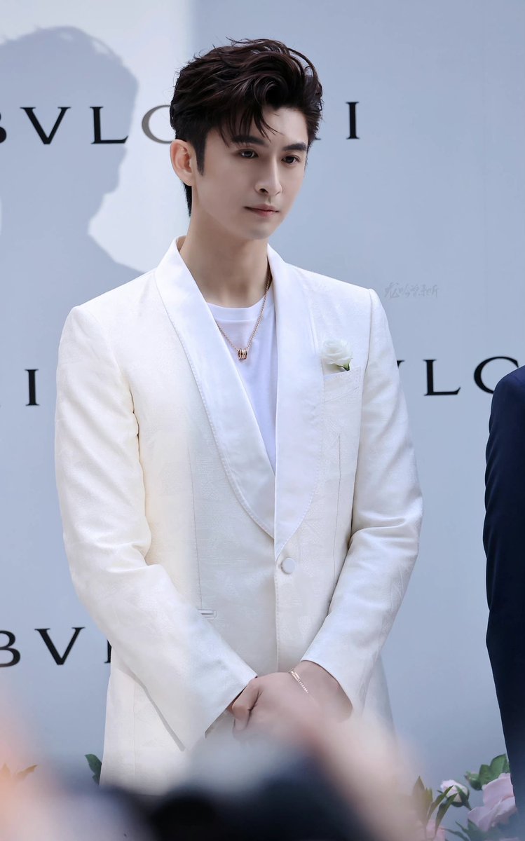 yunnlong's tweet photo. The next time he wears white it’s for our wedding /j 🫶🏻

#ZhangYunLong #张云龙 https://t.co/hVAhOEttQs