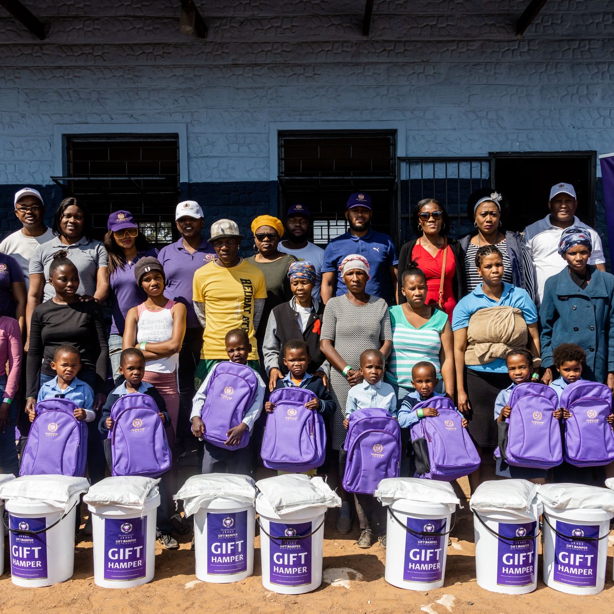 Real_GFFJ's tweet photo. GFFJ would like to extend heartfelt gratitude to the beautiful town of Kuruman in the Northern Cape for being our first place to kick start the #GFFJHamperdistributions.
#gffjhampers2022
#gffj
#DistributeHope https://t.co/ziLgL1RvEa