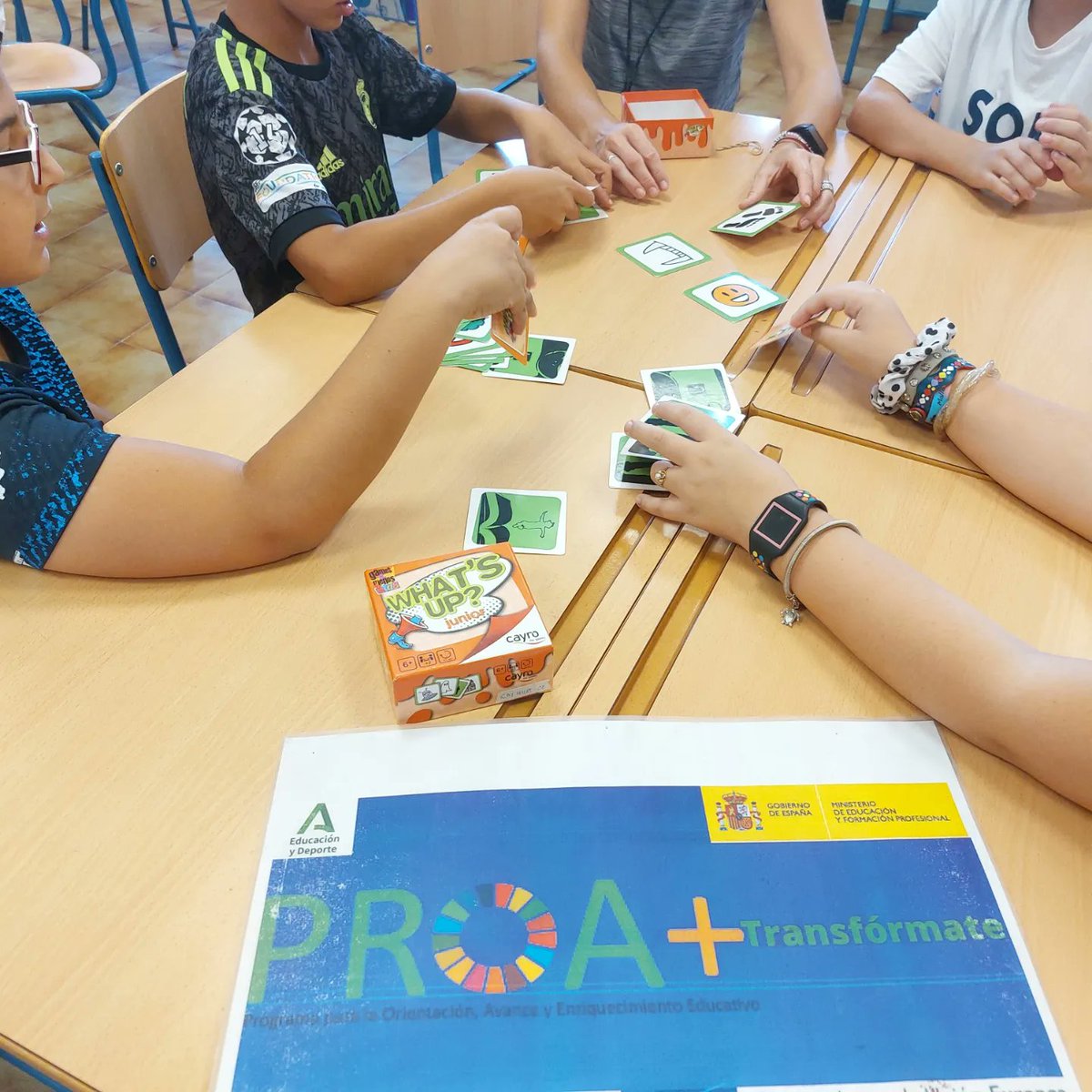 AFIM21_alm's tweet photo. Hoy en @AraceliCeip se ha trabajado fluidez fonológica y semántica además de potenciar la creatividad contando historias fantásticas. Los/as más peques y aula TEA se han divertido explorando otras destrezas.#ProgramaPROA+Transformate @EducaAnd @educaciongob https://t.co/AgJ2TiO7OY