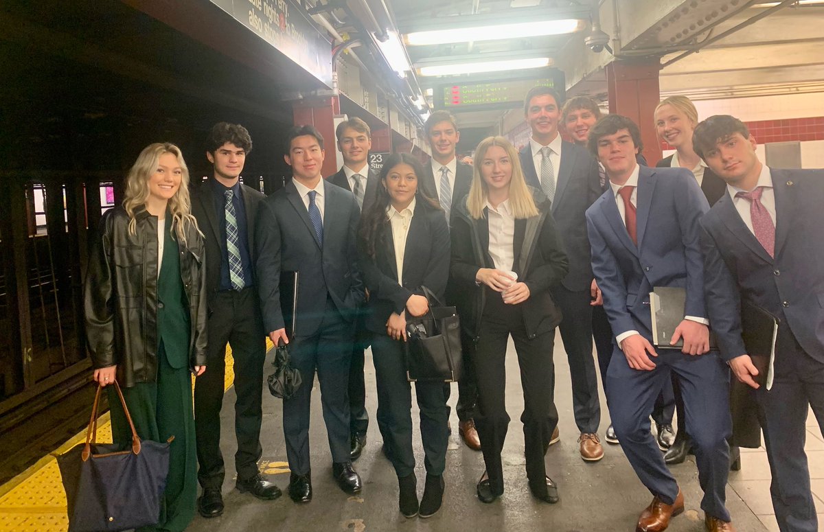orayangle's tweet photo. @Gonzaga_CPD #ZAGSonWallStreet early morning subway ride from Chelsea to Lower Manhattan to visit the New York Stock Exchange, the Federal Reserve Bank of NYC, Bow Wave, and Goldman Sachs! https://t.co/bztUG5h8yA