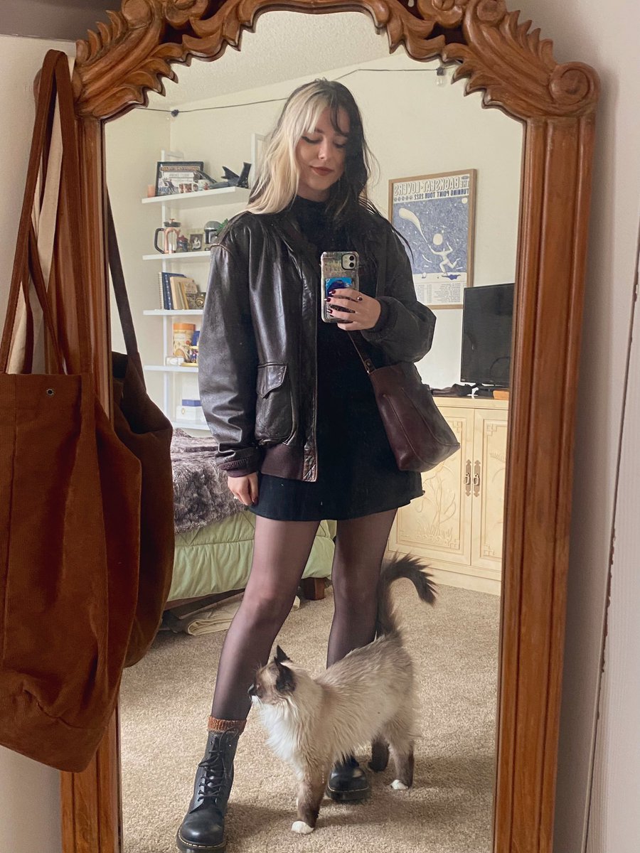 itsbellebottoms's tweet photo. 🐈☕️🧸🍂 https://t.co/Wp8N6hAuz9