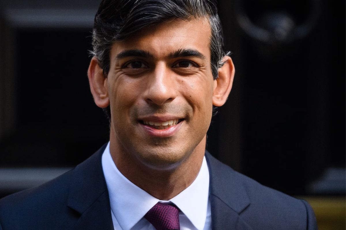 Although its victory of British Democracy but indians have a reason to celebrate,
75 years after the realizing that Indians don't need them to govern, Britishers realized that they need an Indian origin person to govern them and that too on the day of #Diwali.
#RishiSunak