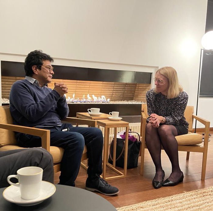 NoruegaenCOL's tweet photo. El Alto Comisionado de Paz Danilo Rueda y @AHuitfeldt, ministra de relaciones exteriores de Noruega, conversaron sobre la implementación integral del #AcuerdoDePaz, las negociaciones con #ELN, y se destacó el respaldo de 🇳🇴 a la Paz Total. https://t.co/KwzNKmJLDb