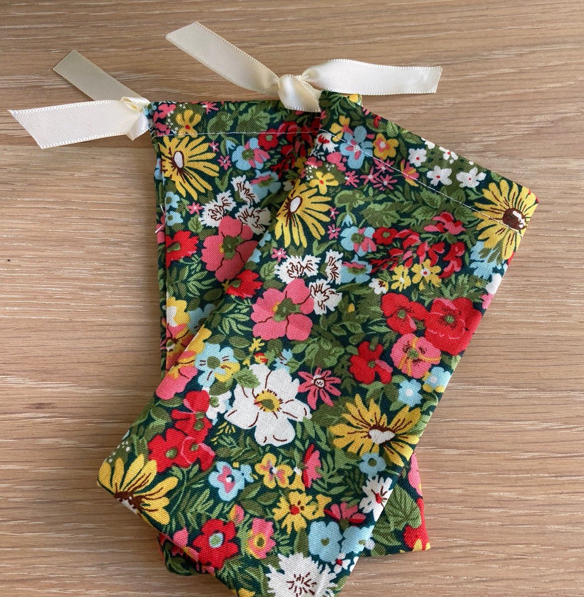 NunnsHelen4's tweet photo. Excited to share this item from my #etsy shop: Liberty Fabric Gift Bag, Hen Party Bag, Liberty Print, Gift Wrap, Birthday Gift Bag #green #birthday #giftwrap #presentwrap #libertyprint #libertygiftbag #red #fabric #floral https://t.co/R8ciVhk5od https://t.co/q7bn9XJY67
