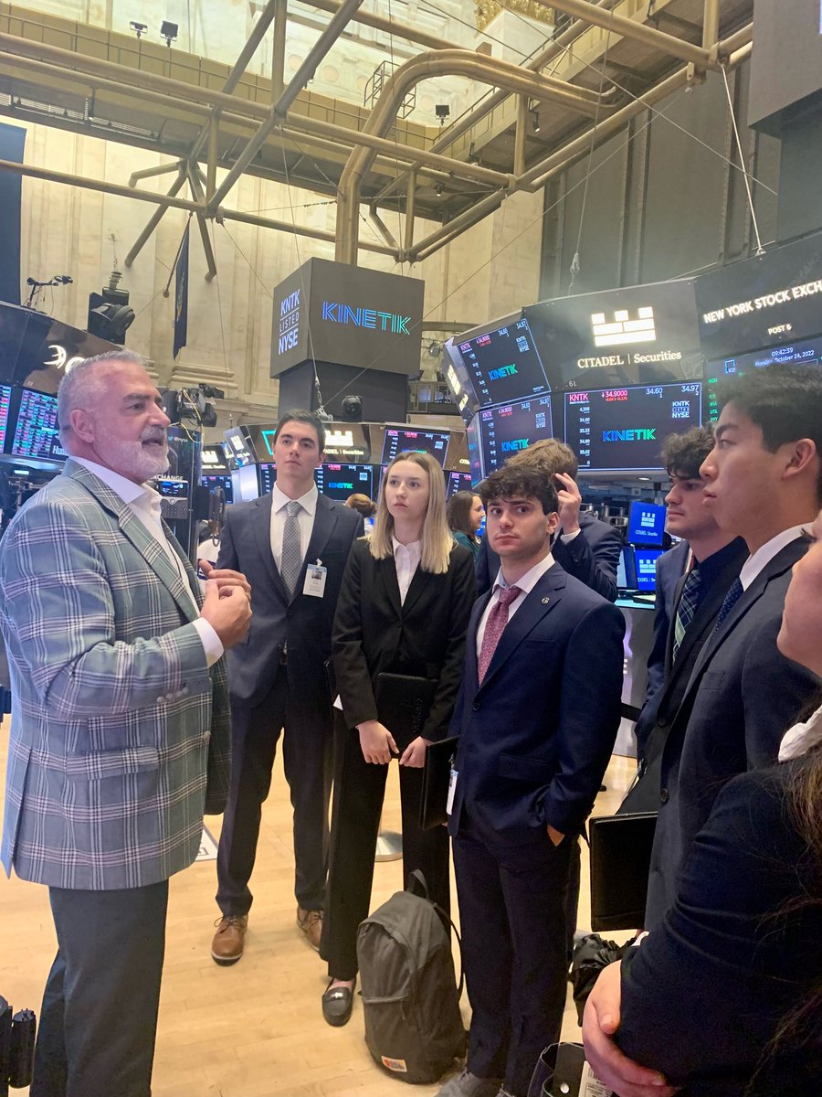 orayangle's tweet photo. @Gonzaga_CPD #ZAGSonWallStreet on the floor of the New York Stock Exchange with @KennyPolcari.  Always a treat! https://t.co/mdpCX6jmcj
