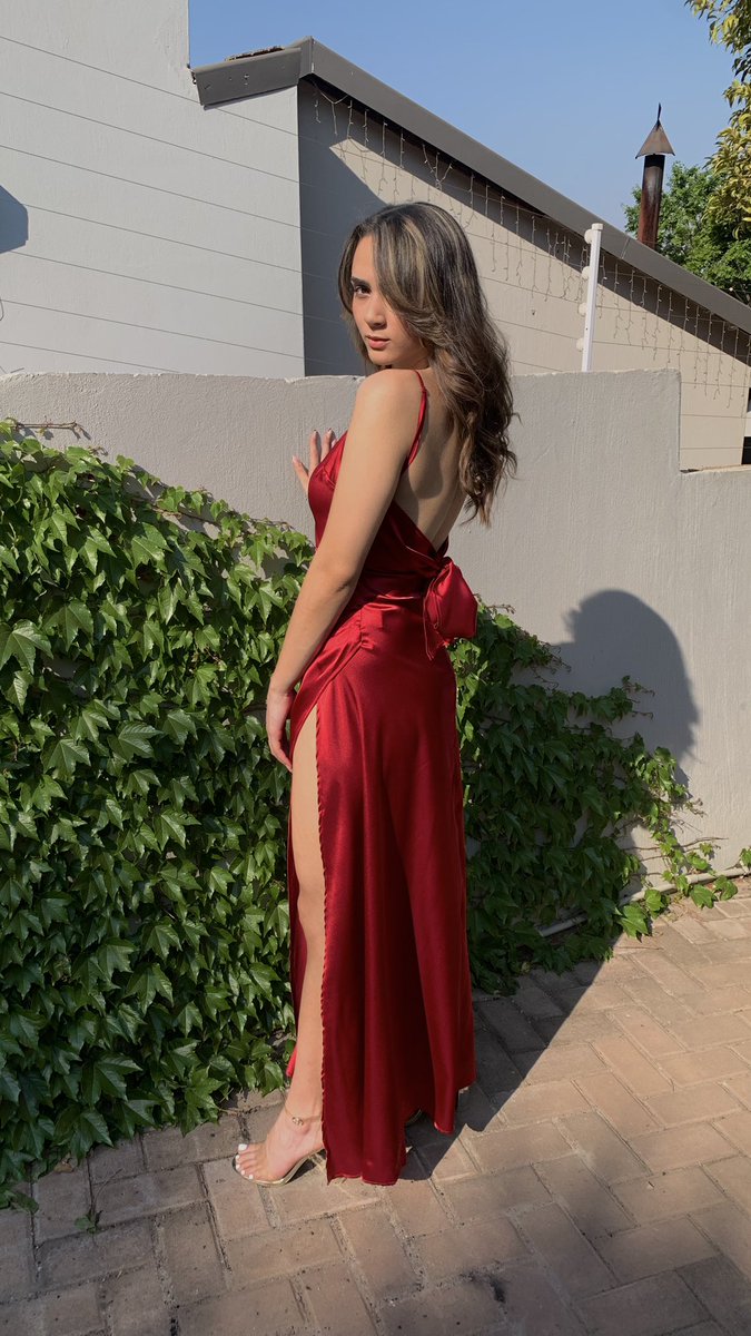 leighpeterson_'s tweet photo. Went to a wedding about a month ago, still not over this dress 🥺 https://t.co/QtYcCEwh9x