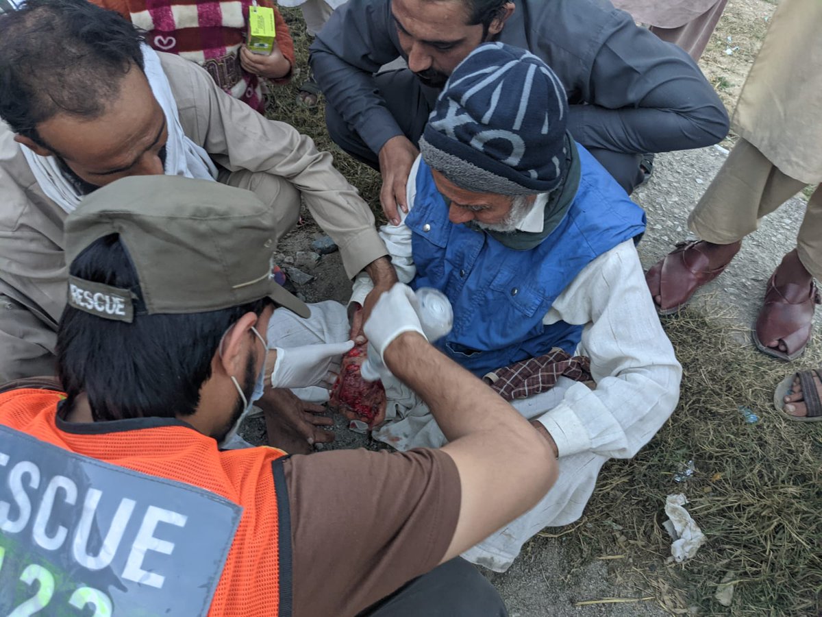 Rescue1122Buner's tweet photo. ریسکو 1122بونیر.،

34۔اکتوبر  2022

بونیر: آمبیلہ میں  موٹر سائیکل سلپ ہونے کیوجہ سے1 شخص زخمی، ریسکیو 1122

بونیر: کنٹرول روم بونیرکو اطلاع ملتے ہی میڈیکل ٹیم پوری جائے وقوعہ پر پہنچ گئے۔

بونیر: ریسکیو 1122 کے جوانوں نے زخمی شخص کو ڈی ایچ کیو ہسپتال ڈگر  منتقل کر دیا۔ https://t.co/5gfK2uHCHl