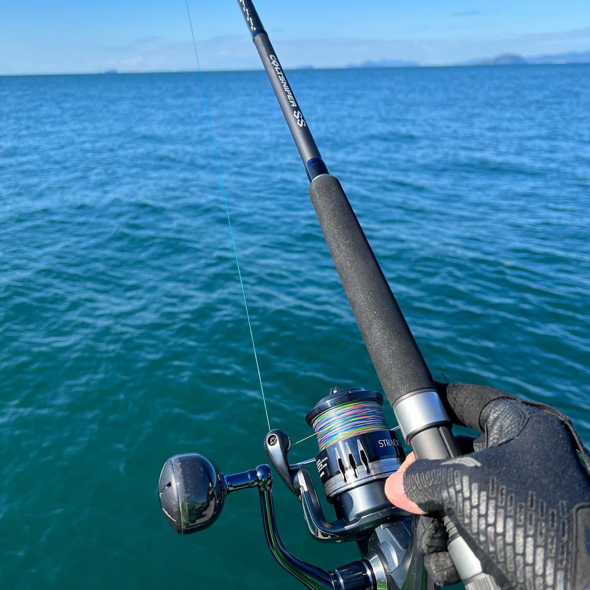turiken753's tweet photo. 今日も仕事前に釣り🎣
朝一、サゴシを抜き上げでバラしたので、もう釣れないかと思いきや、なんとか終了間際に来てくれました🐟
コルトスナイパーSSにも鱗付けできたので満足です👌
#釣り好きの人と繋がりたい
#fishing
#愛媛釣り
#ショアジギング
#ジギング
#ハマチ #イナダ #ヤズ #44cm https://t.co/jZ1uGGr6WX