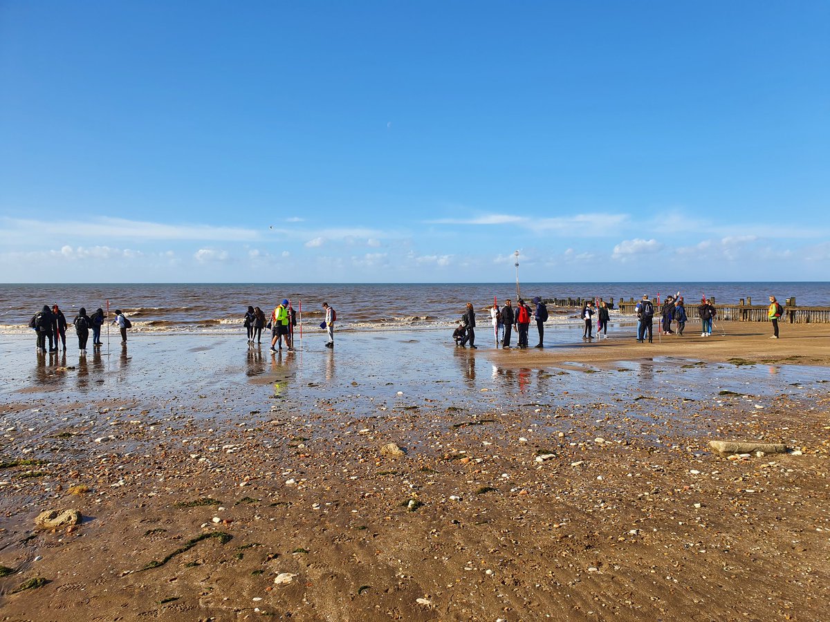 MrsKMohrasri's tweet photo. Have spent all week thanking our lucky stars we had the weather we did! Well done Yr11 geographers- fab days of fieldwork and follow-up :-) #geographyiseverywhere @CastleNewnham https://t.co/FjtXMGIkQh