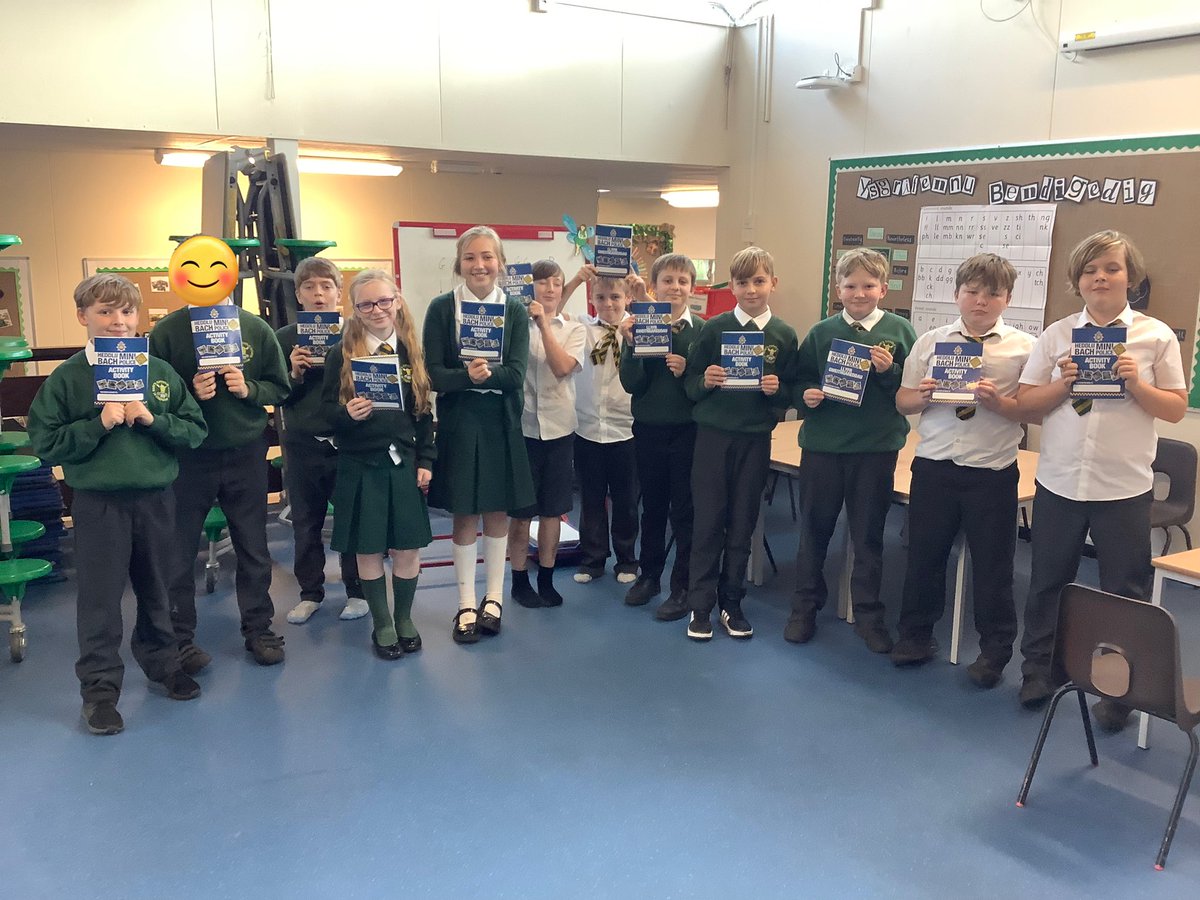 StMarysRCSch's tweet photo. Heddlu Bach have had a great meeting today, we have started discussing what we can do around the school. #HeddluBach @GPNxtGen https://t.co/mALiSWUUHq