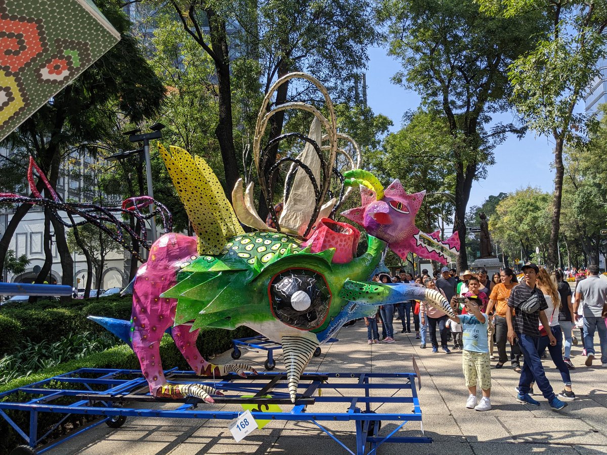 MarianneBertr57's tweet photo. #Mondayvibes #alebrijes line the sidewalks at Sevilla and Paseo de la Reforma in #mexicoCty https://t.co/hkIcQOBSkP
