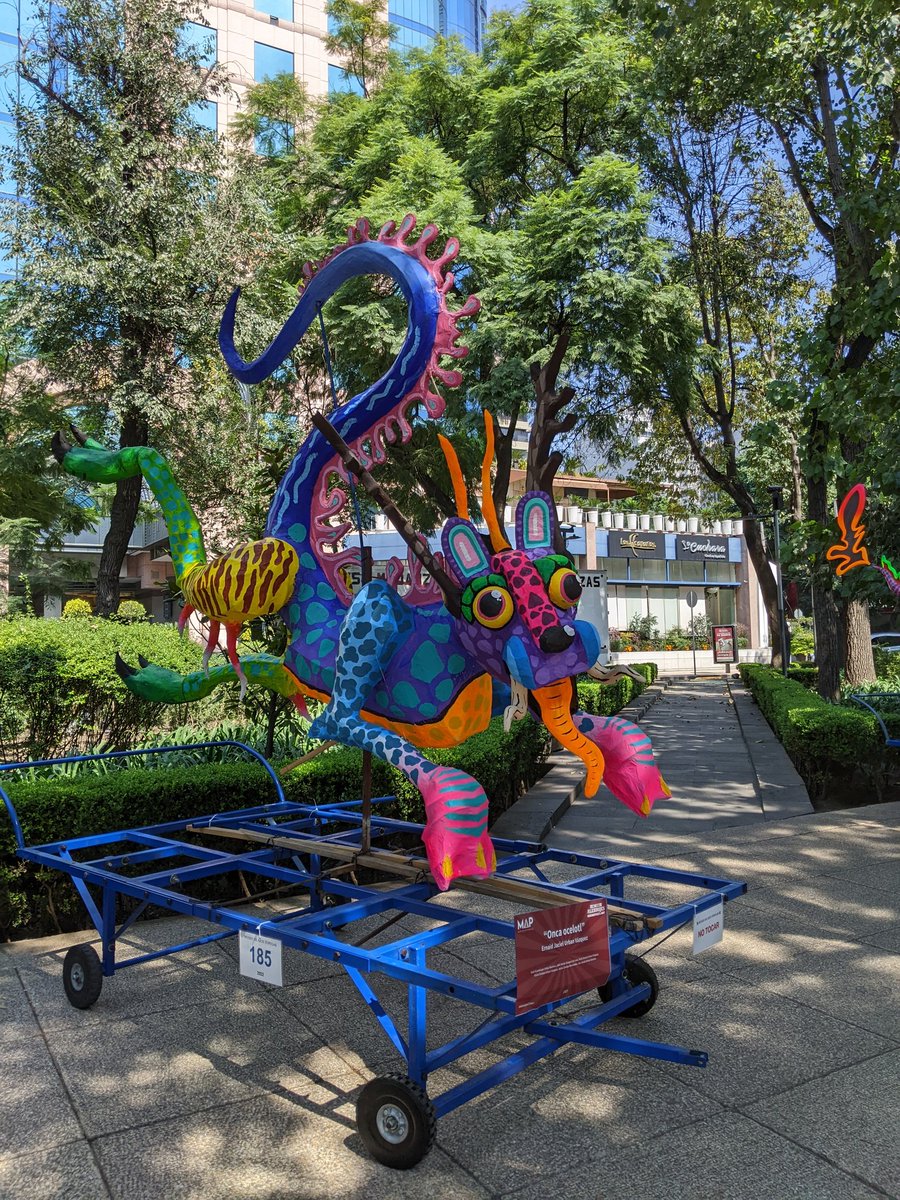 MarianneBertr57's tweet photo. #Mondayvibes #alebrijes line the sidewalks at Sevilla and Paseo de la Reforma in #mexicoCty https://t.co/hkIcQOBSkP