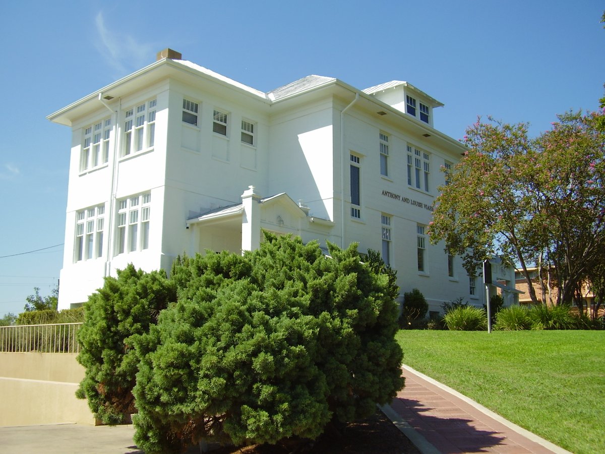 On this day in 1952, two colleges merged to form <a href="/HustonTillotson/">Huston-Tillotson</a> College (now University).

This #HBCU is Austin’s oldest institution of higher education. Its campus is listed in the National Register of Historic Places.

📷: Administration Building, 1914