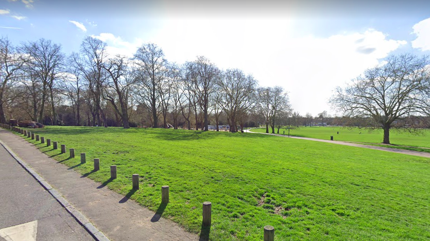 A 16-year-old boy was stabbed in #Peckham Rye Park on Saturday night @MPSSouthwark southwarknews.co.uk/featured/teena…
