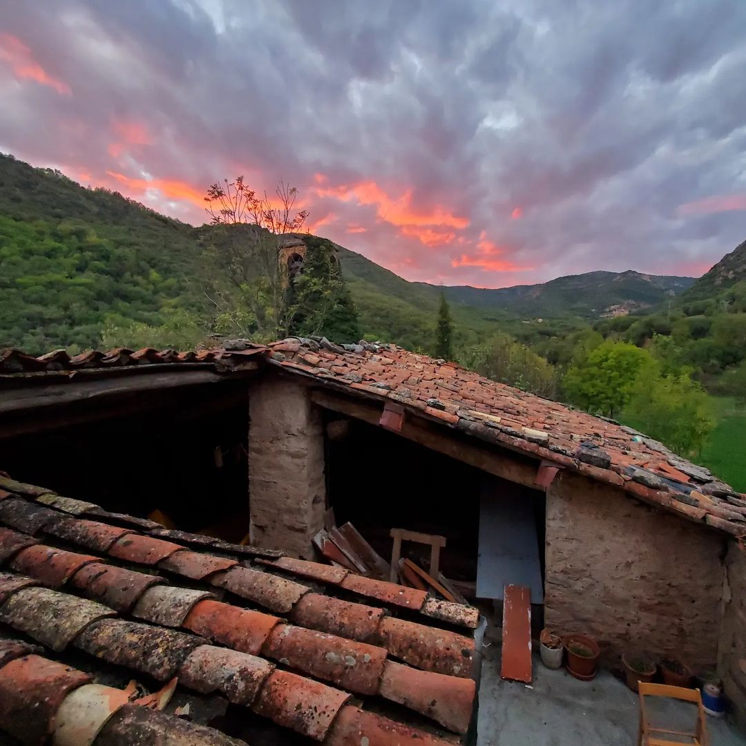 💌Amb les aportacions aconseguides volen fer possible l'Espai d'Encontre Comunitari, que serà la seu del Banc de Terres Vives i un lloc de trobada en el qual poder organitzar formacions, xerrades, tallers i propostes culturals i ambientals de tota mena

goteo.org/project/espai-…