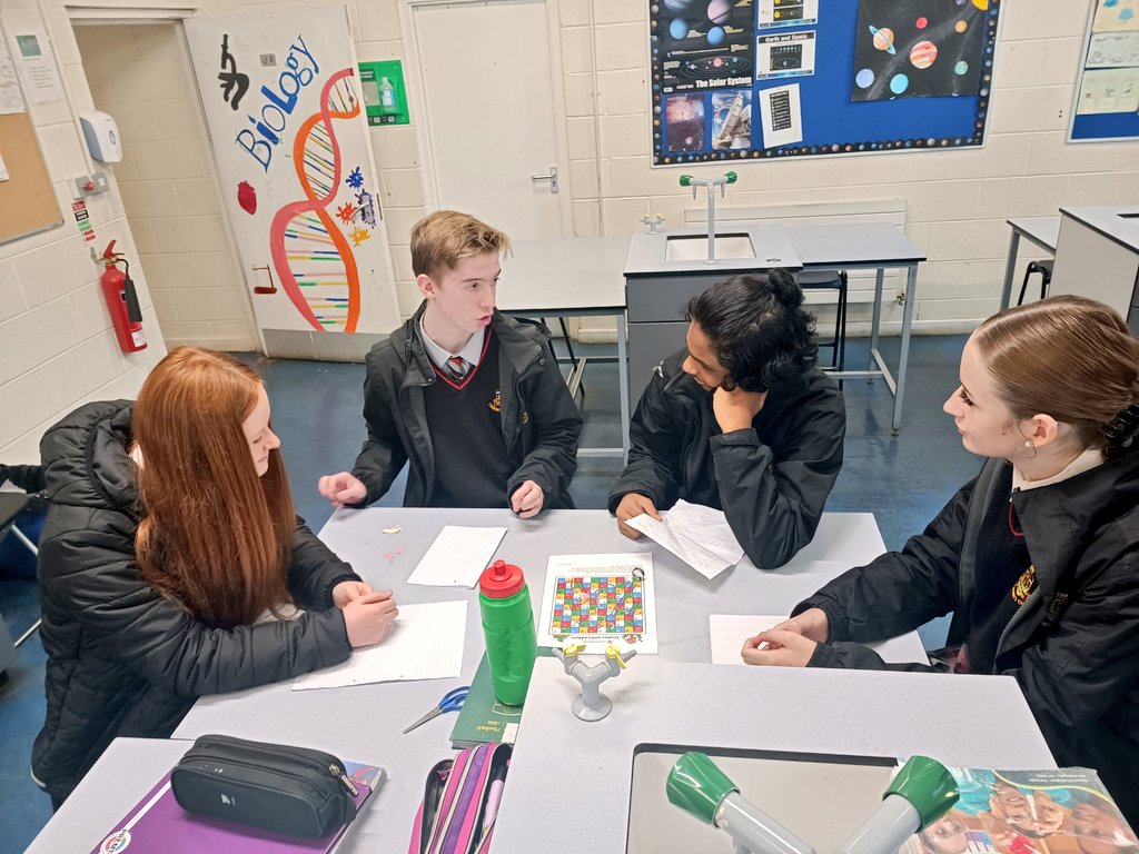 LearningLucanCC's tweet photo. 3rd year science students revising earth and space using snakes and ladders #activelearningLCC https://t.co/BAaobGbDnr