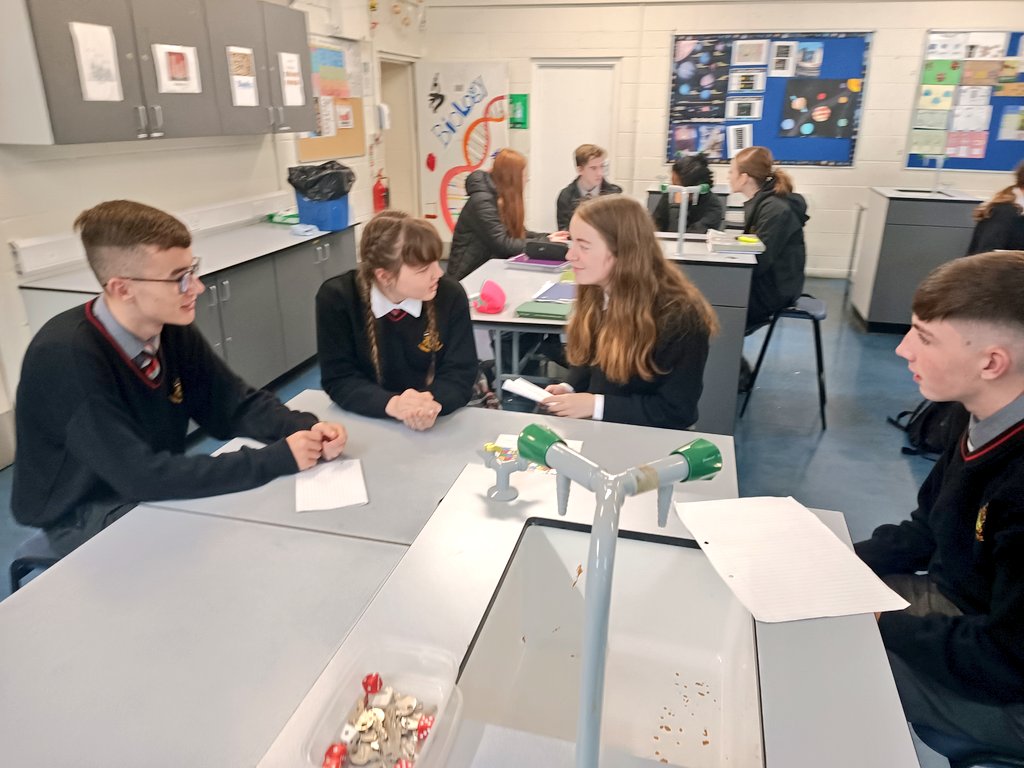 LearningLucanCC's tweet photo. 3rd year science students revising earth and space using snakes and ladders #activelearningLCC https://t.co/BAaobGbDnr