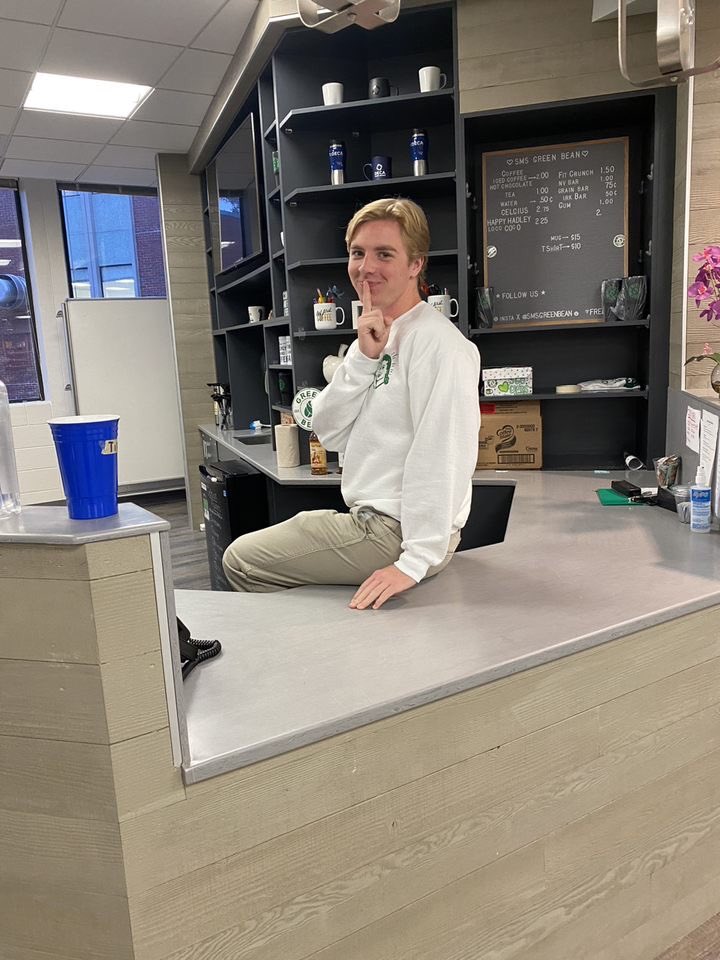 smsgreenbean's tweet photo. This is Ian Wilkinson and he’s our Green Bean Employee of the 1st Qtr. Ian is a team player that works very hard and has been a positive light for the GB while also being very reliable. Ian was voted employee of the qtr by his classmates.Congrats @wilk_ian @SMSouthTDain @theSMSD https://t.co/lkkMW2T6zg