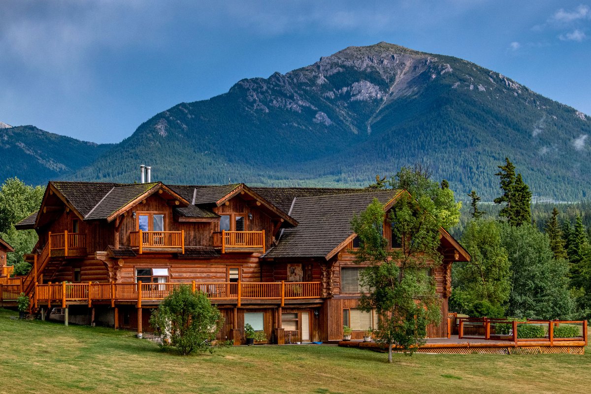 Nestled away in the pristine wilderness of BC’s Cariboo Region awaits an experience unlike any other. Echo Valley Ranch evranch.com