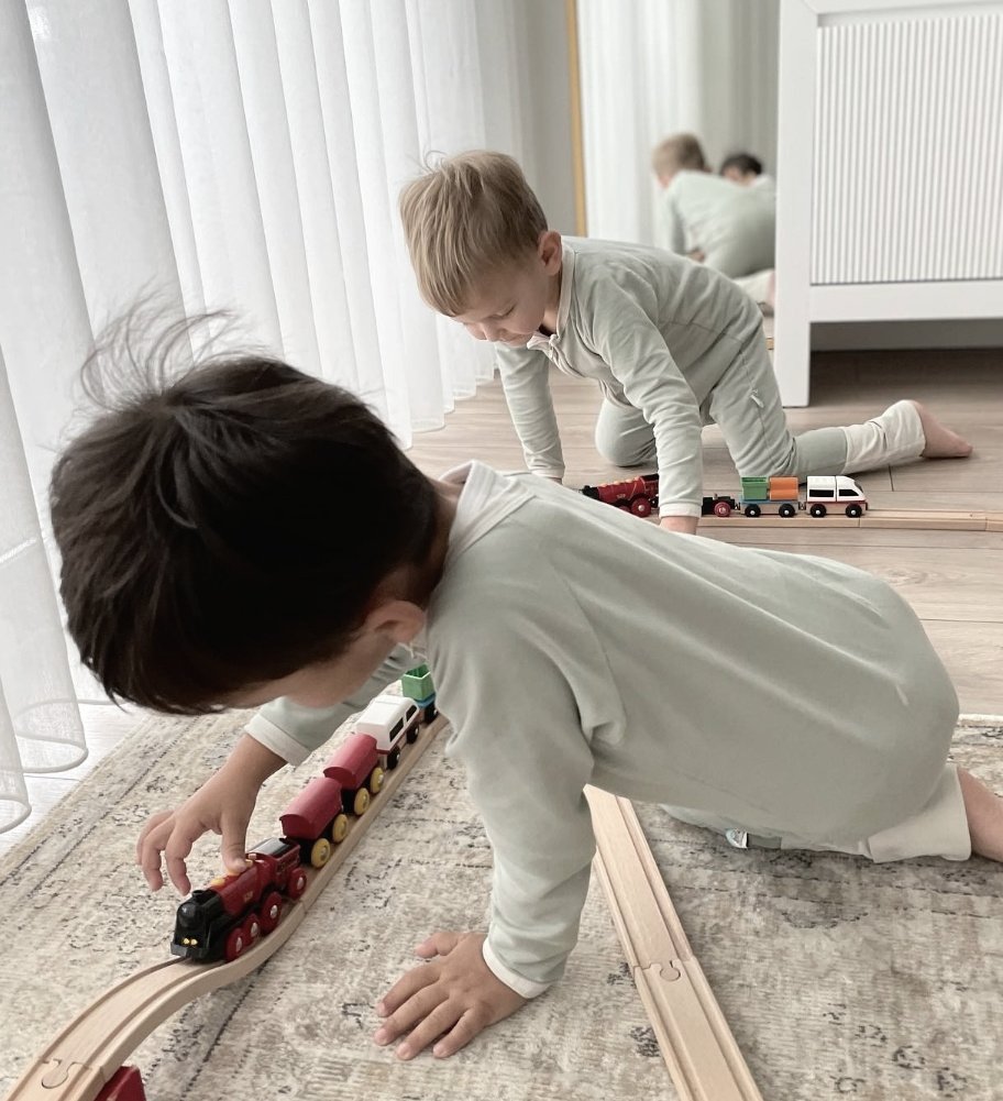 BeadsFinn's tweet photo. Today's adventure is called 'Lucas and Charlie and the Great Train Caper'
They're giants who eat trains.
Don't worry they don't really eat them 😌
#Fallan https://t.co/mF3hgQ3DRH
