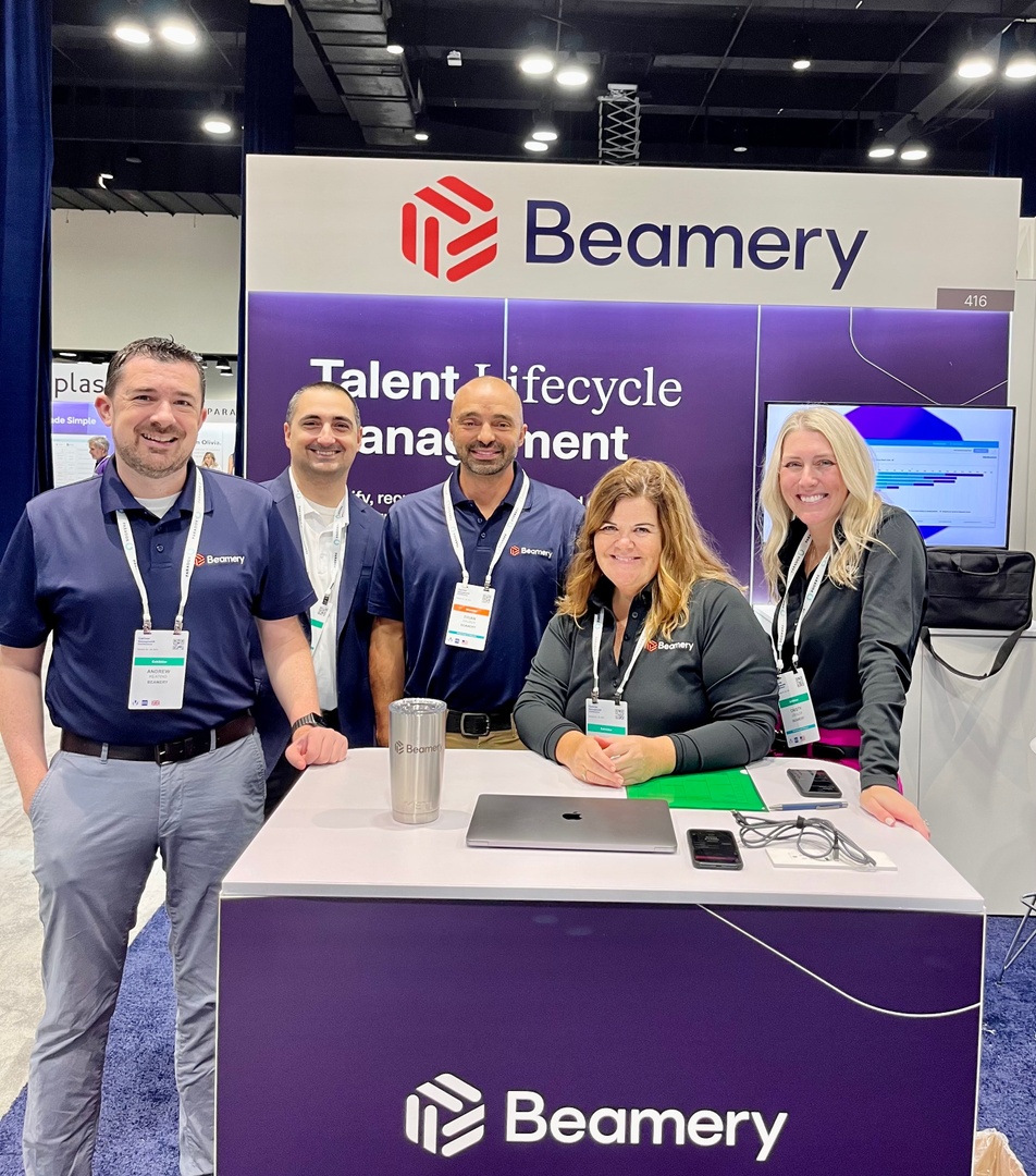 BeameryHQ's tweet image. The #BeamTeam is in Orlando at @Gartner_inc #ReimagineHR! 😎 ✈️ Stop by and see us at booth #416. You can also book a demo through calendly: ter.li/7iohor