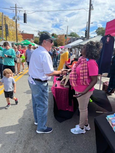 SteveLittleRock's tweet photo. Great neighborhood events this weekend: Harvestfest in Hillcrest on Saturday and Witches Ride the Heights on Sunday. Volunteers and I spent all day at both! https://t.co/x5c5r8Zt2W
