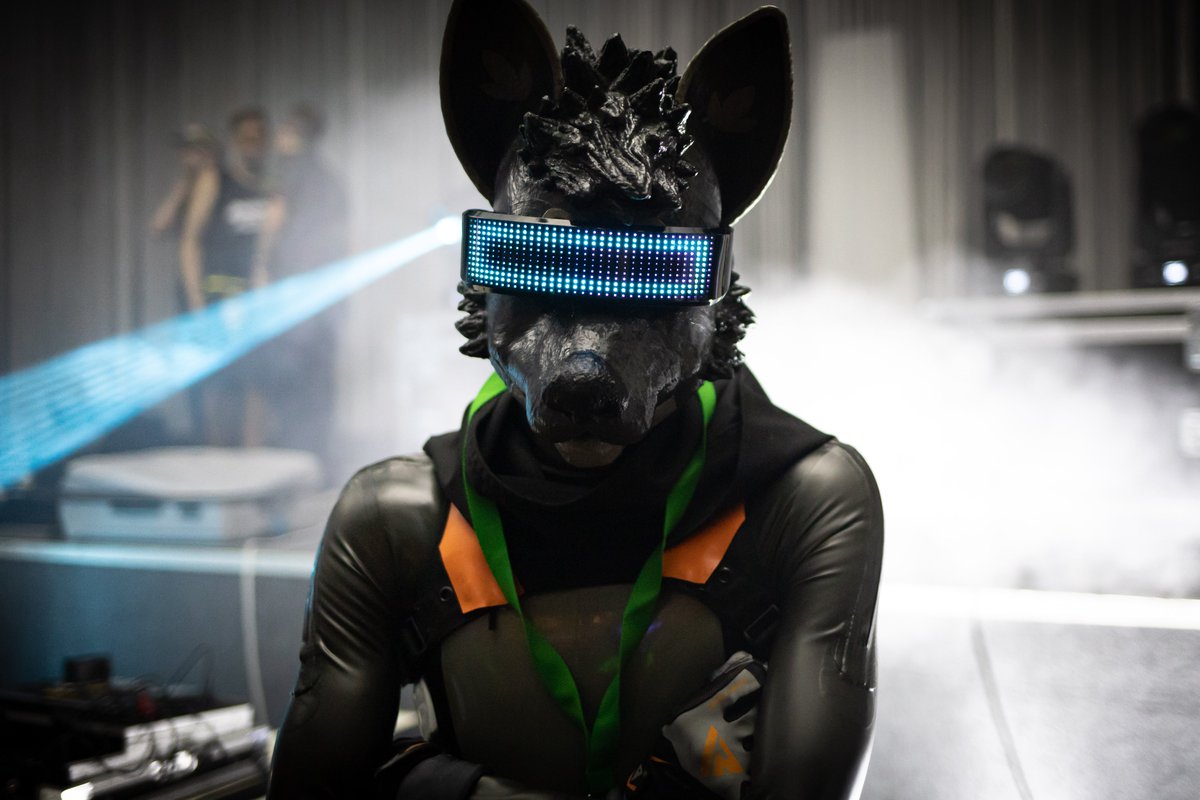 Dokuta_Woof's tweet photo. Dancing at @eurofurence  with 
@sonypup, @KuroreR  and @Ferolux_Jaguar !🪩

📷@curiousjackal
 #ef26 #eurofurence #Eurofurence2022 #Eurofurence26  #furry #rubber #latex #rubberdawg
#puppy #rubberfur #latexfur https://t.co/jzUBbq3iva