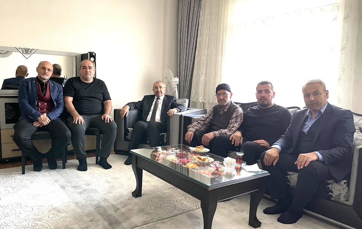 bbismailerdem's tweet photo. Yeni Çamlıca Mah. HAKK-IN rahmetine kavuşan komşumuz merhum Aydın Demircan’ın ailesine taziyeye, 
K.Bakkalköy’de rahatsızlığı bulunan komşumuz Şamil Karabudak beye geçmiş olsun ziyaretinde bulundum. 

Ahirete irtihal eden komşumuza ALLAH tan rahmet, hasta komşumuza şifa dilerim. https://t.co/TjbFSHgLH8
