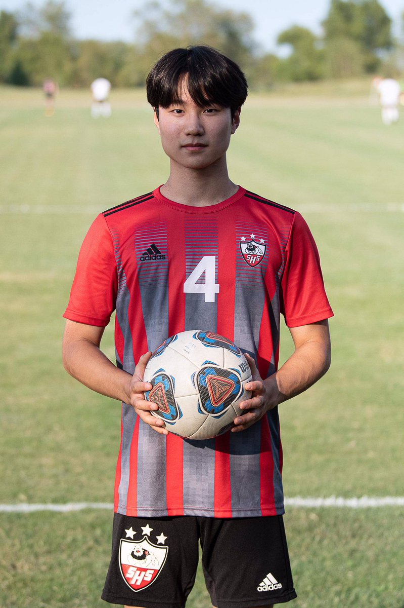 SikestonSoccer's tweet photo. It’s SENIOR NIGHT! Come out and celebrate our seniors this evening. JV is first with a half at 5pm followed by Varsity around 6pm. #family https://t.co/FE1yi601UV