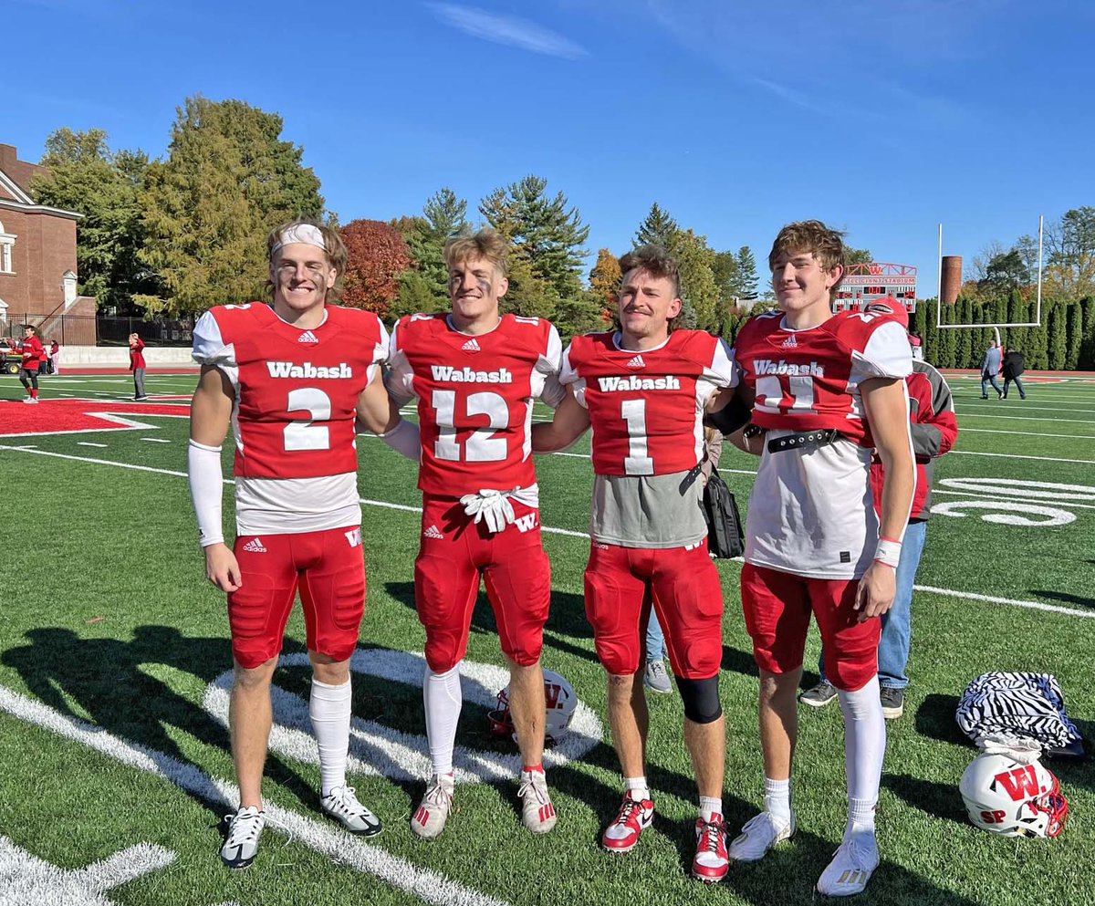 TanyaLThomas's tweet photo. Celebrated Ben &amp; Will's 21st, went to a corn maze, watched my boys start their first college game together as safeties, Wabash w/a W and Will w/a L he will have Lisfranc surgery tomorrow, say a prayer🙏 https://t.co/YkQBLYVeGo
